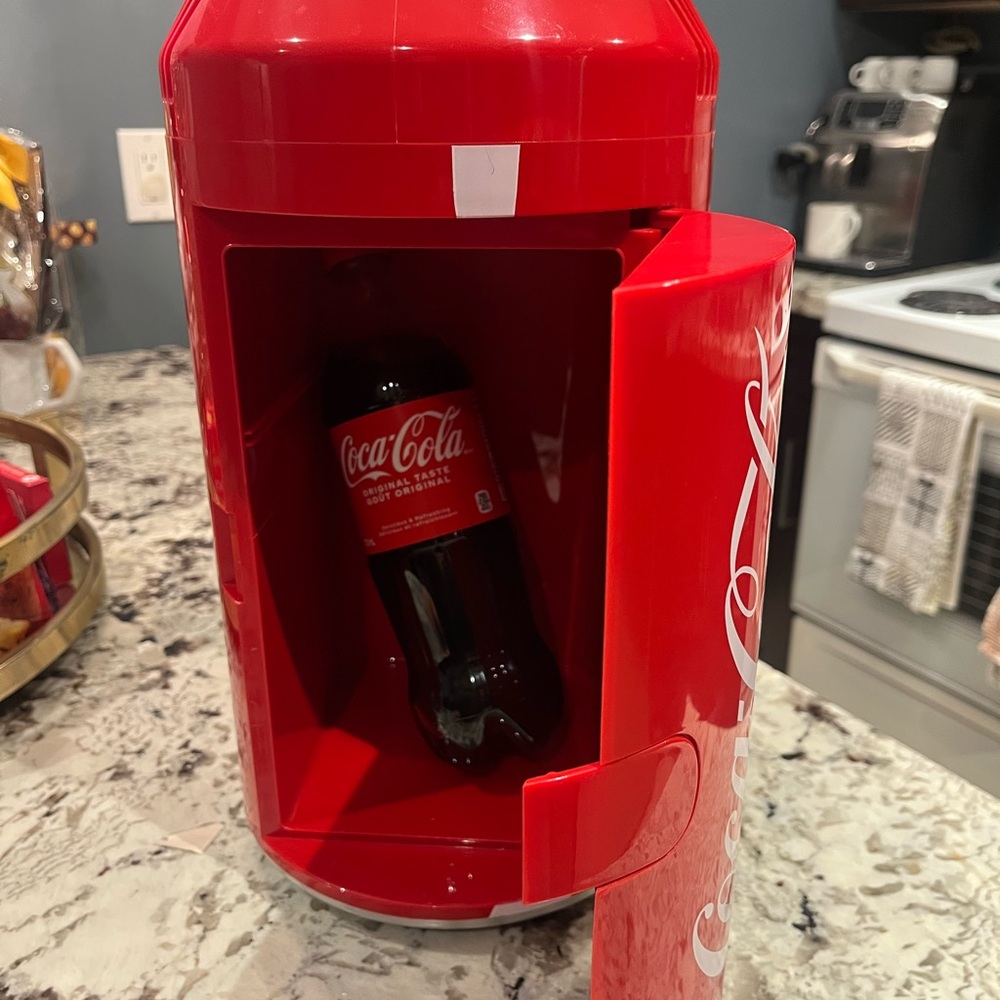Like New!!! Koolatron Coca Cola Red and White Beverage Dispenser